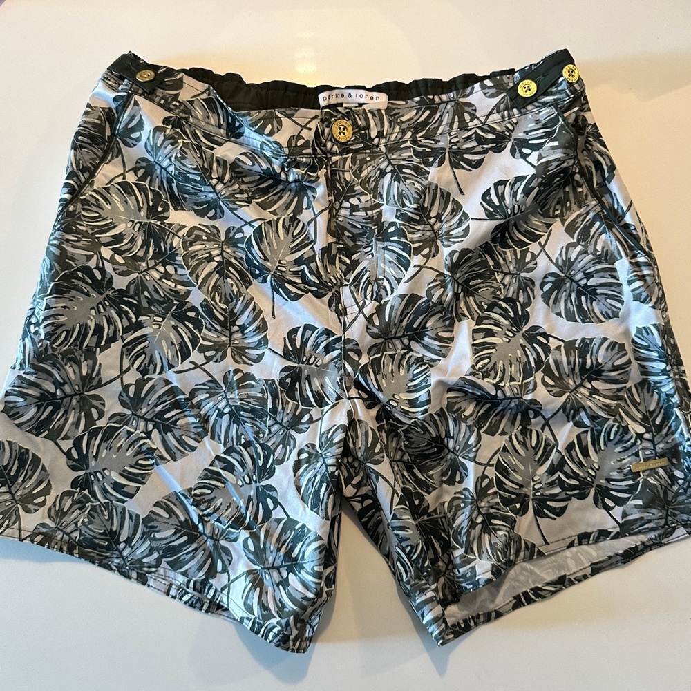 Men’s swimwear Parke & Ronen large 34 swim shorts, 6in inseam